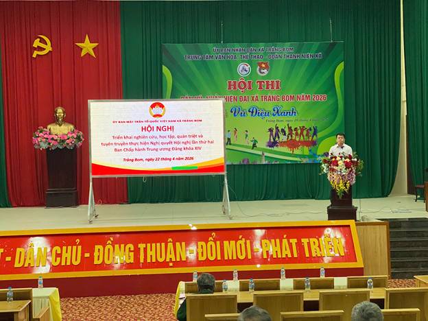 'A person standing on a stage with a screen in front of him

AI-generated content may be incorrect.'